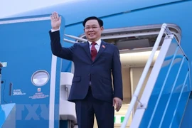 Le président de l’AN Vuong Dinh Hue part pour des visites officielles au Bangladesh et en Bulgarie