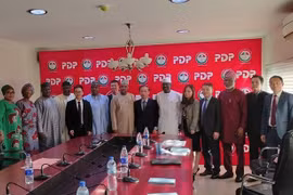 Une délégation du Parti communiste du Vietnam se rend au Nigeria