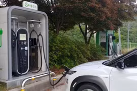 La demande de véhicules électriques augmente au Laos