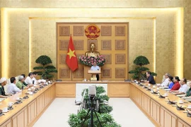 Le PM Pham Minh Chinh rencontre des personnes méritantes de Nam Dinh 