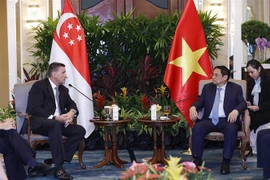 Le Premier ministre reçoit les PDG de Standard Chartered à Singapour