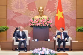 Le vice-président de l'AN Nguyen Duc Hai reçoit le président du groupe Huyndai Motor