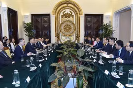 Le ministre des AE Bui Thanh Son reçoit un dirigeant de la province chinoise du Guangxi