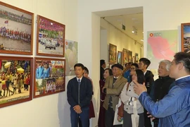 Exposition de photos sur la culture de l'ASEAN à Thua Thiên-Huê