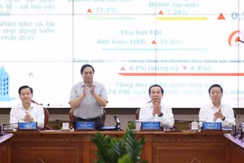 Le PM préside une séance de travail sur le développement socio-économique de Ho Chi Minh-Ville