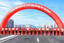 Le PM à la cérémonie inaugurale de la 2e phase du pont Vinh Tuy, à Hanoï