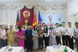 Le 133e anniversaire du Président Ho Chi Minh célébré à l’étranger