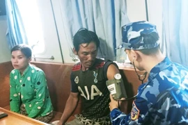 Sauvetage des membres d'un bateau en détresse au large de Con Dao