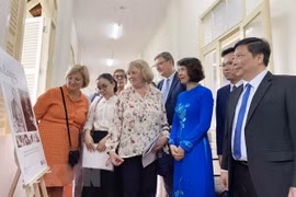 Exposition de photos sur la vie et la carrière du scientifique français Louis Pasteur à Hô Chi Minh-Ville