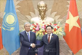 Le président de l'Assemblée nationale rencontre le président du Kazakhstan