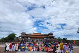 Camp d’été du Vietnam: les jeunes Vietnamiens d’outre-mer se rendent à Huê