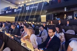 Pollution plastique : le Vietnam participe à un sommet ministériel à Paris