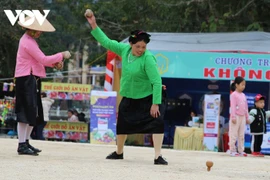 Tuc khang, la toupie des Tày