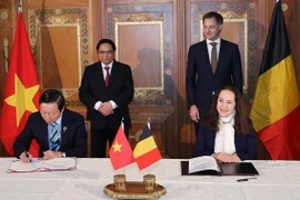 La présidente du Sénat de Belgique au Vietnam pour approfondir les liens