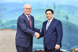 Le PM incite la SIA à investir dans l’industrie des semi-conducteurs au Vietnam