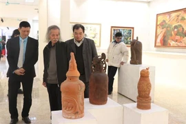 Vernissage d’une exposition d’œuvres artistiques de Hai Duong