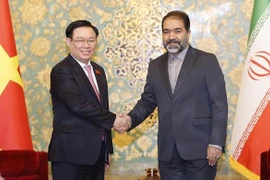 Le président de l'AN travaille avec le gouverneur général de la province iranienne d'Ispahan