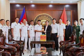 Les marines vietnamiennes et cambodgiennes renforcent leurs liens d’amitié