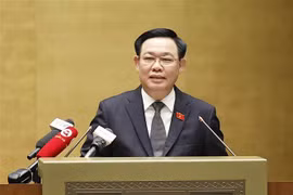 Le président de l’AN Vuong Dinh Hue au Forum des travailleurs 2023
