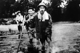 Les pays honorent la grande vie et la carrière du Président Hô Chi Minh