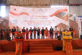 Binh Duong : ouverture de l’exposition internationale de matériaux et de machines à bois