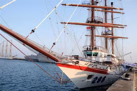 Echange d’amitié Vietnam-Singapour sur le voilier Le Quy Don 