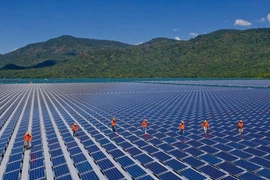 Accélérer le processus d'octroi de licences d’activité à des projets éoliens et solaires achevés