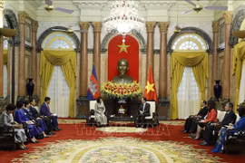 Le président Vo Van Thuong reçoit la présidente de l'Assemblée nationale cambodgienne