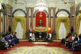 Le président Vo Van Thuong reçoit la présidente de l'Assemblée nationale cambodgienne