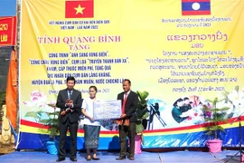 Resserrement de la solidarité spéciale entre les deux provinces de Quang Binh et Kham Muon (Laos)