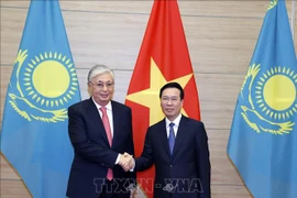 Le président du Kazakhstan achève sa visite officielle au Vietnam