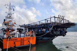 Binh Dinh : sauvetage de 39 pêcheurs d'un bateau en détresse en mer