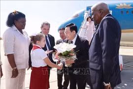 Les plus hauts législateurs vietnamien et cubain se rendent à Santiago de Cuba