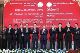 Le Vietnam aide le Laos à accélérer sa transformation numérique
