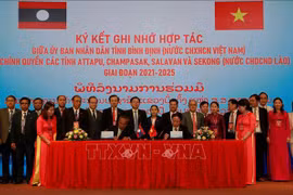 Binh Dinh signe des accords de coopération avec quatre provinces lao