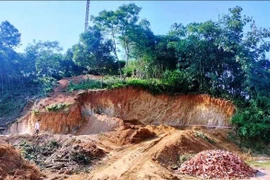 Neutralisation d’une bombe laissée par la guerre à Lao Cai