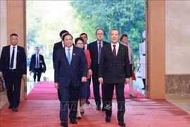 Le PM Pham Minh Chinh reçoit le président du parti Russie unie 