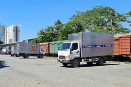 Bientôt un train transportant de marchandises de la gare de Song Than à la gare de Dong Dang 