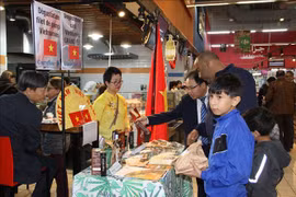 Présentation de produits vietnamiens aux Algériens
