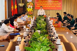 Un responsable du Parti visite les hôpitaux avant la Journée des médecins vietnamiens