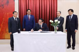 Décès de l’ancien PM chinois Li Keqiang: Une délégation de dirigeants vietnamiens à l’ambassade de Chine pour présenter les condoléances