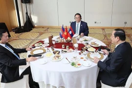Le Premier ministre vietnamien rencontre ses homologues lao et cambodgien à Jakarta