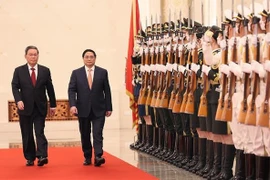 Le PM chinois préside la cérémonie d'accueil du PM vietnamien