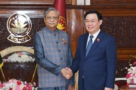 Entrevue entre le président de l’AN du Vietnam et le président du Bangladesh