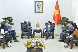 Le vice-PM Trân Luu Quang reçoit le secrétaire général de la Cour permanente d’arbitrage