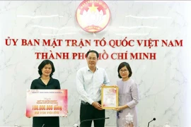 Réception de fonds en faveur des personnes dans le besoin à l'approche du Têt à Hô Chi Minh-ville