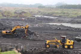 Le Vietnam et le Laos renforcent leur coopération dans les secteurs de l'énergie et des mines