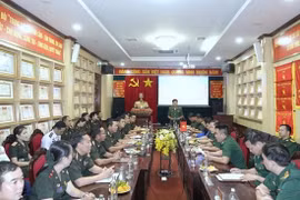 Les jeunes officiers vietnamiens et lao favorisent les échanges