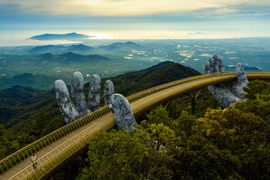 Célébration du cinquième anniversaire du pont d’Or, phénomène touristique et fierté du Vietnam