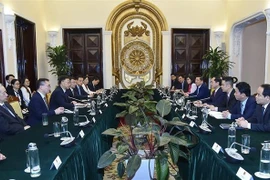 Le ministre des AE Bui Thanh Son reçoit un dirigeant de la province chinoise du Guangxi